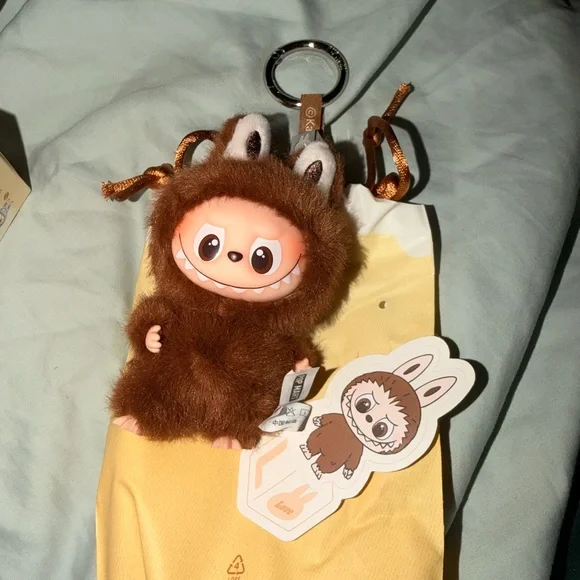 Labubu Pin For Love - L- “Love ” - Picture 5 of 8